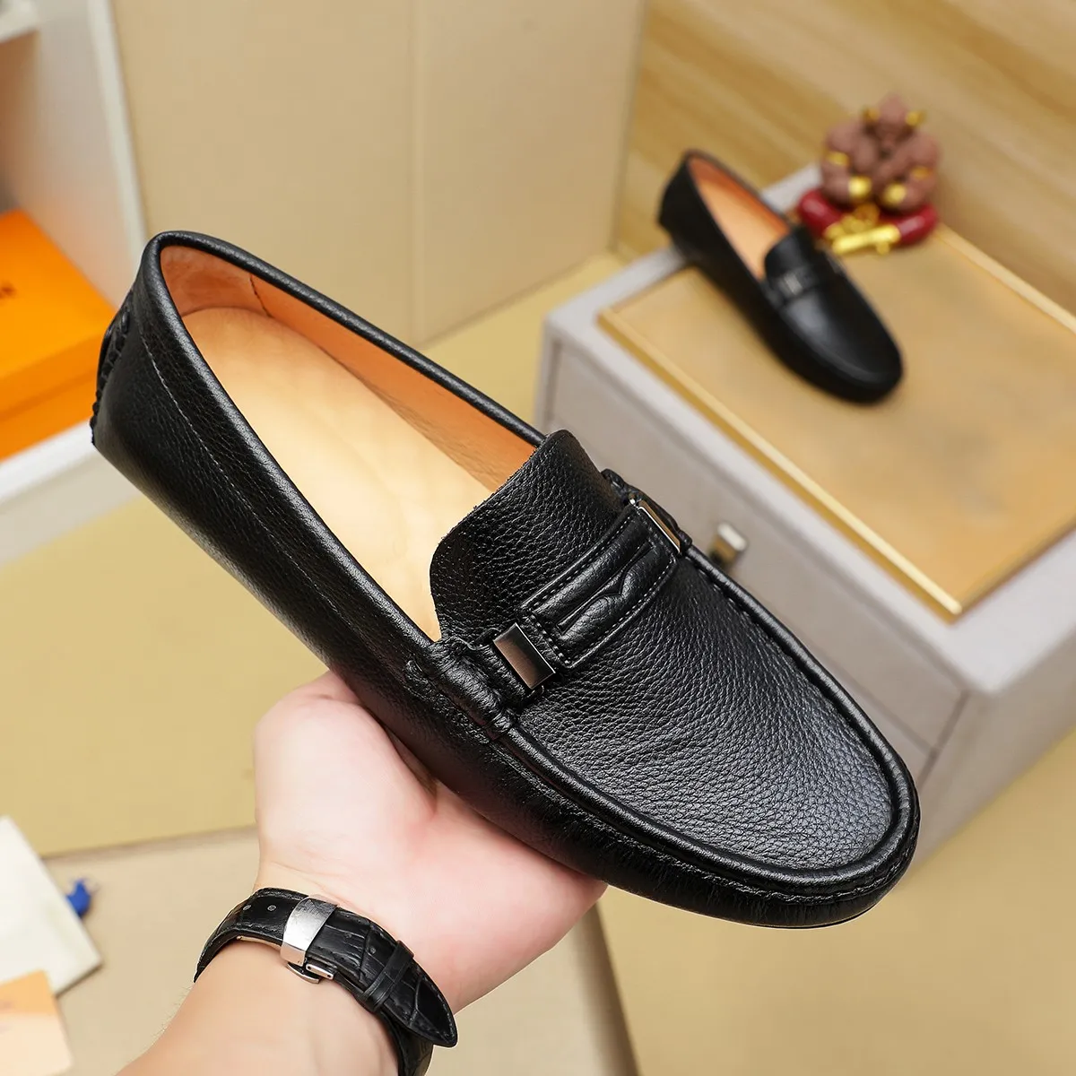 Men's shoes 💰360 💰 LV Louis Vuitton's top-quality Peaches men's shoes 💯Original copy of the official website, the upper is made of imported official website 1:1 material ❌Italian 🇮🇹 cowhide surface, imported pigskin lining. It’s definitely not made with ordinary craftsmanship, it’s the model used by celebrities! The factory’s craftsmanship is designed to create the most perfect shoes for trendy men! Colors available! 38-44 yards
